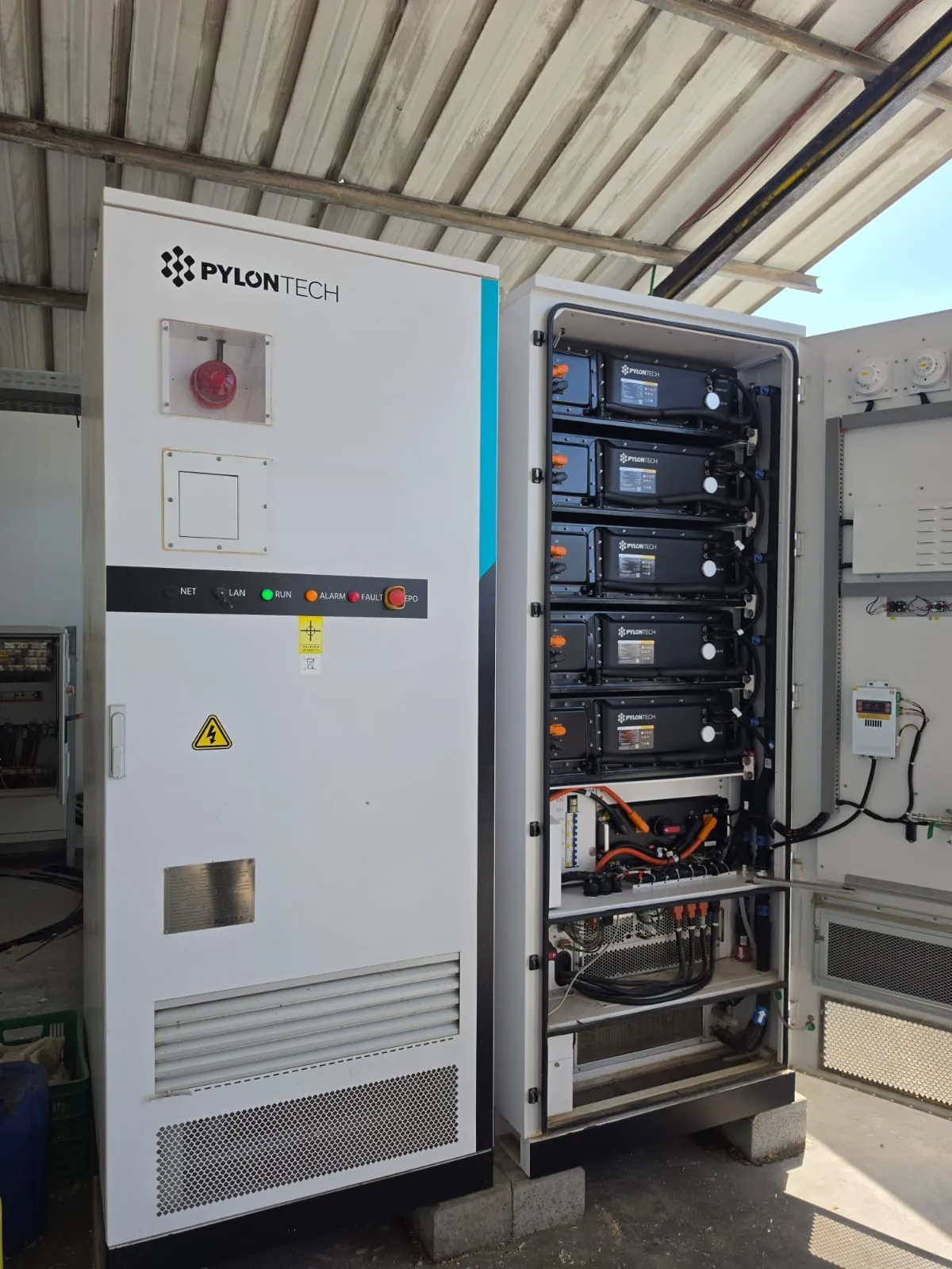 ארון אגירה Pylontech שהתקנו